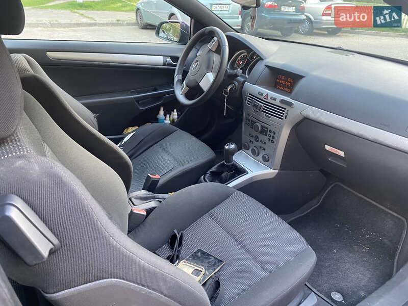 Купе Opel Astra 2006 в Чернигове