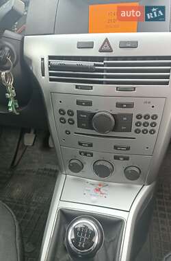 Універсал Opel Astra 2010 в 