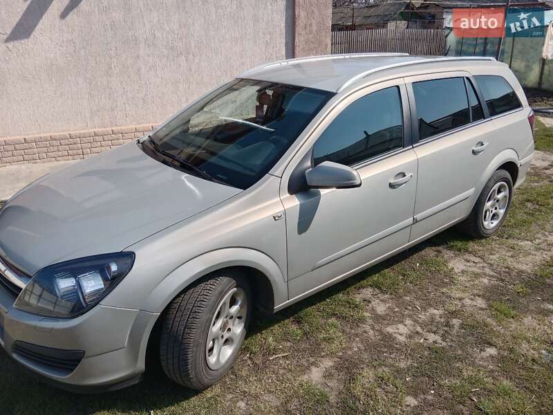 Универсал Opel Astra 2005 в Александрие