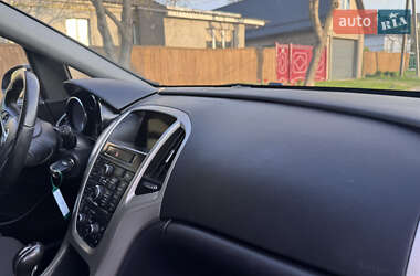 Универсал Opel Astra 2012 в 
