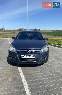 Хэтчбек Opel Astra 2006 в 