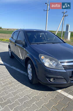 Хэтчбек Opel Astra 2006 в 