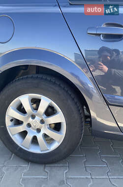 Хэтчбек Opel Astra 2006 в 