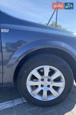 Хэтчбек Opel Astra 2006 в 
