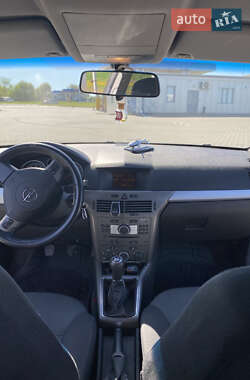 Хэтчбек Opel Astra 2006 в 