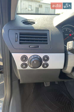 Хэтчбек Opel Astra 2006 в 