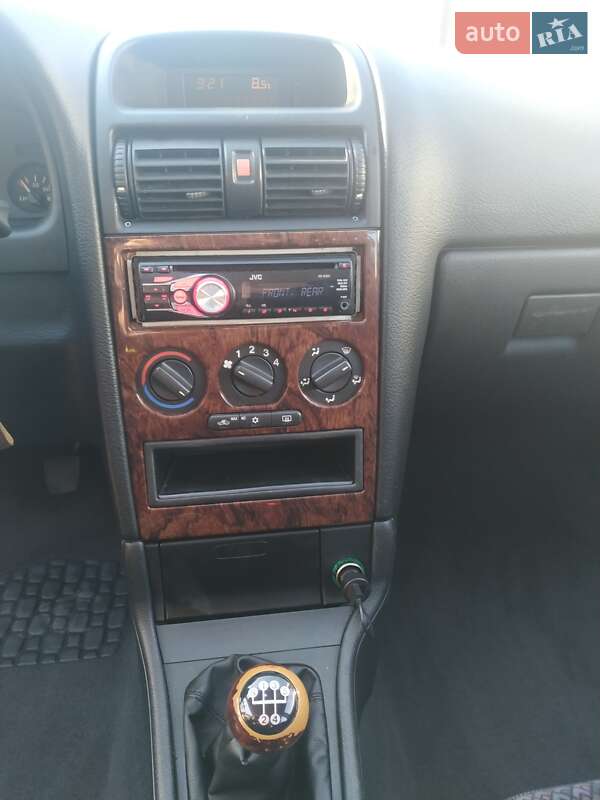 Седан Opel Astra 1999 в Луцьку