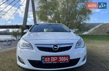 Хэтчбек Opel Astra 2010 в 