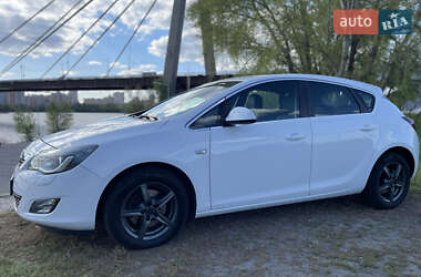 Хэтчбек Opel Astra 2010 в 