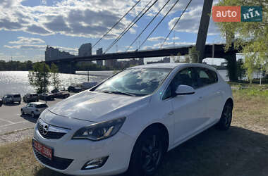 Хэтчбек Opel Astra 2010 в 