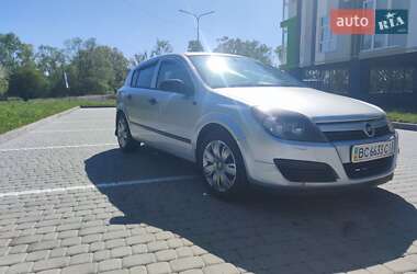 Хэтчбек Opel Astra 2005 в 