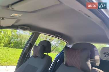 Хэтчбек Opel Astra 2005 в 