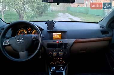 Хэтчбек Opel Astra 2006 в Пирятине