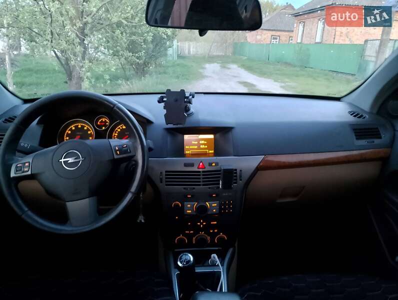 Хэтчбек Opel Astra 2006 в Пирятине