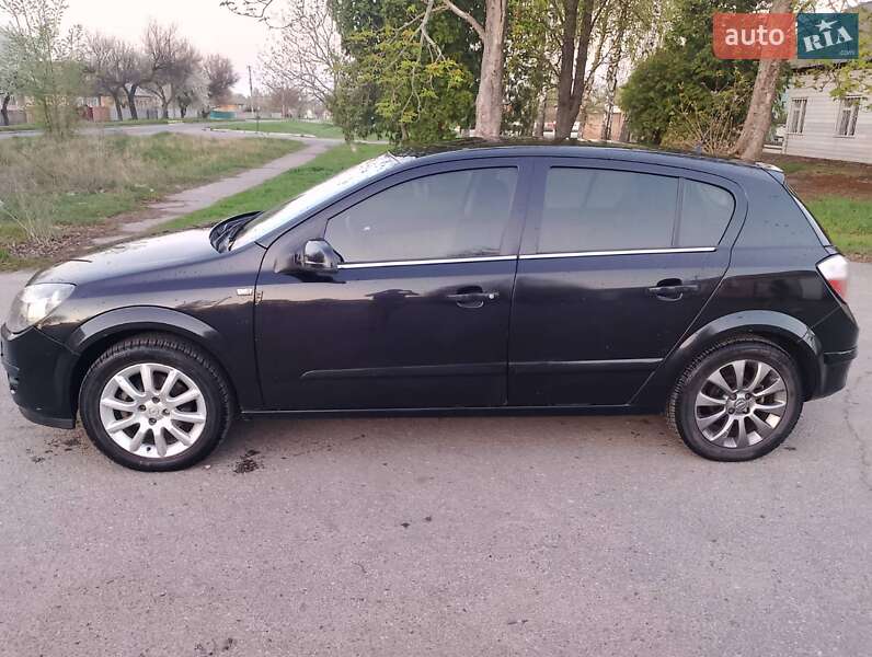 Хэтчбек Opel Astra 2006 в Пирятине