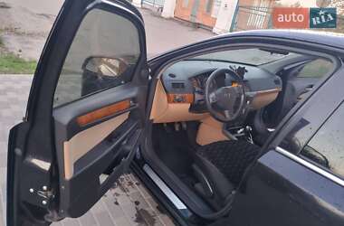 Хэтчбек Opel Astra 2006 в Пирятине