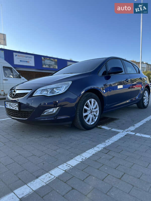 Хэтчбек Opel Astra 2010 в 