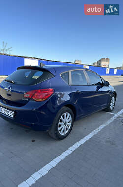 Хэтчбек Opel Astra 2010 в 