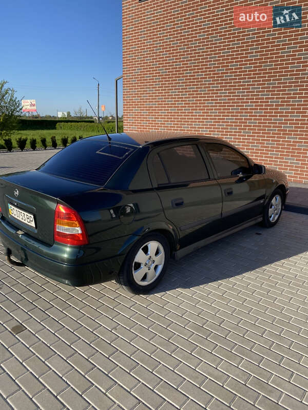 Седан Opel Astra 2001 в Буске