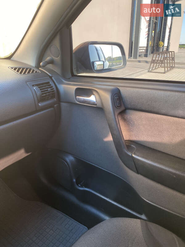 Седан Opel Astra 2001 в Буске