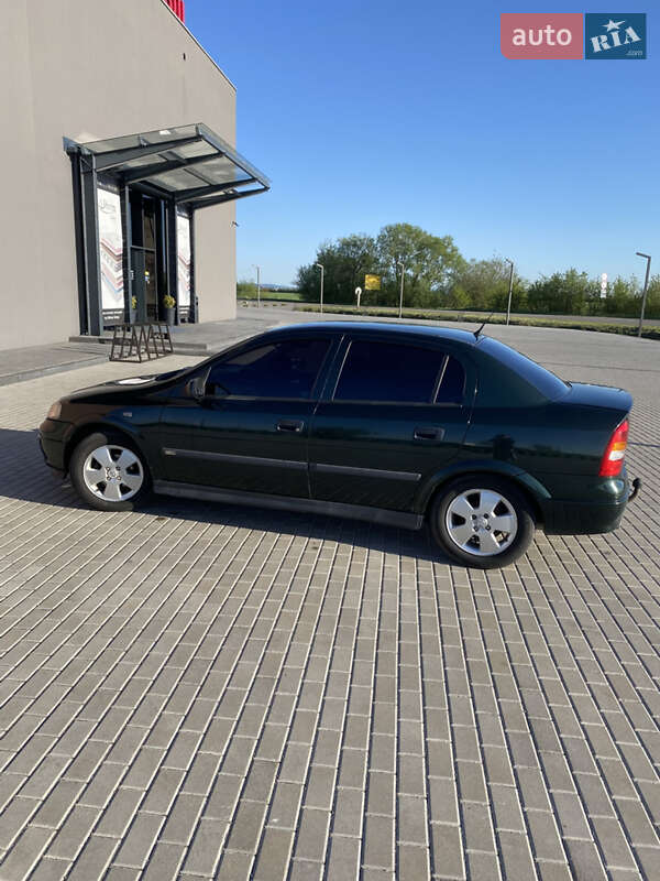 Седан Opel Astra 2001 в Буске
