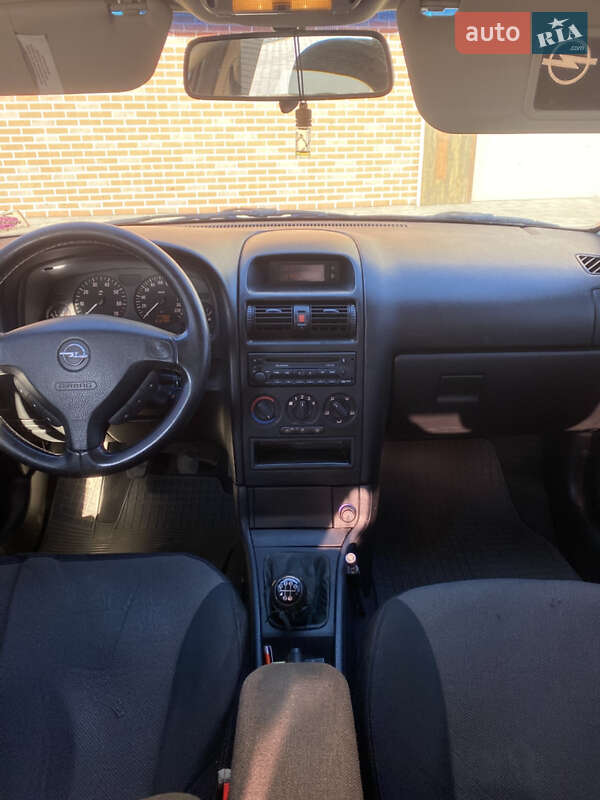 Седан Opel Astra 2001 в Буске