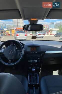 Универсал Opel Astra 2010 в 