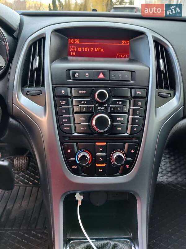 Универсал Opel Astra 2013 в Броварах