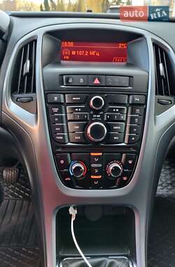 Универсал Opel Astra 2013 в 