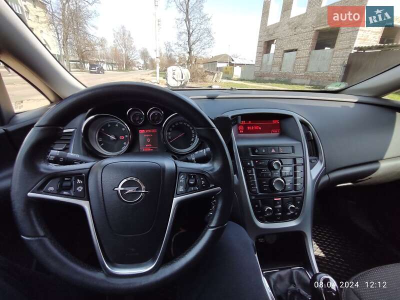 Универсал Opel Astra 2013 в Броварах