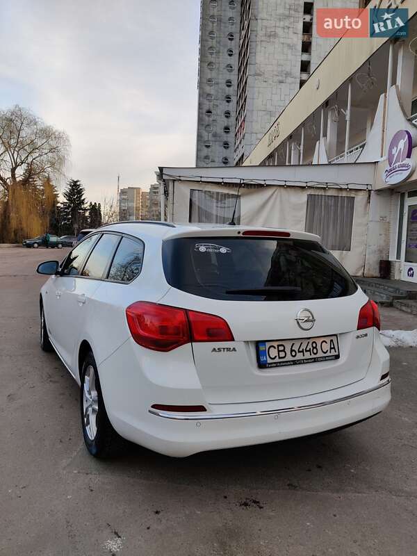Универсал Opel Astra 2013 в Броварах