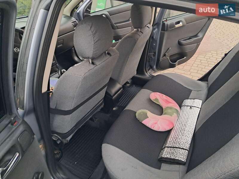 Седан Opel Astra 2006 в Ивано-Франковске