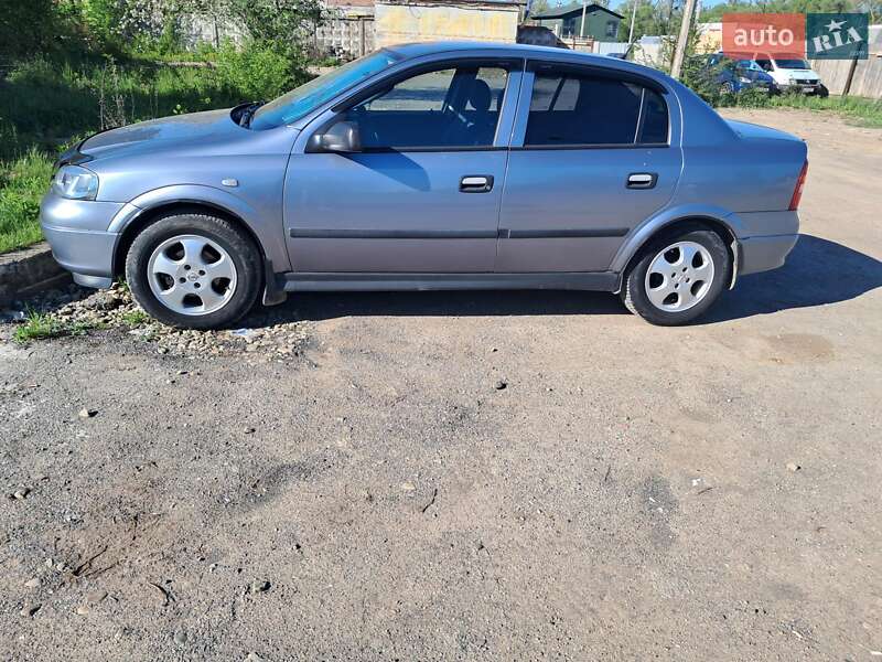 Седан Opel Astra 2006 в Ивано-Франковске