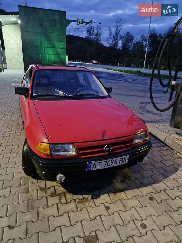 Седан Opel Astra 1992 в Галичі