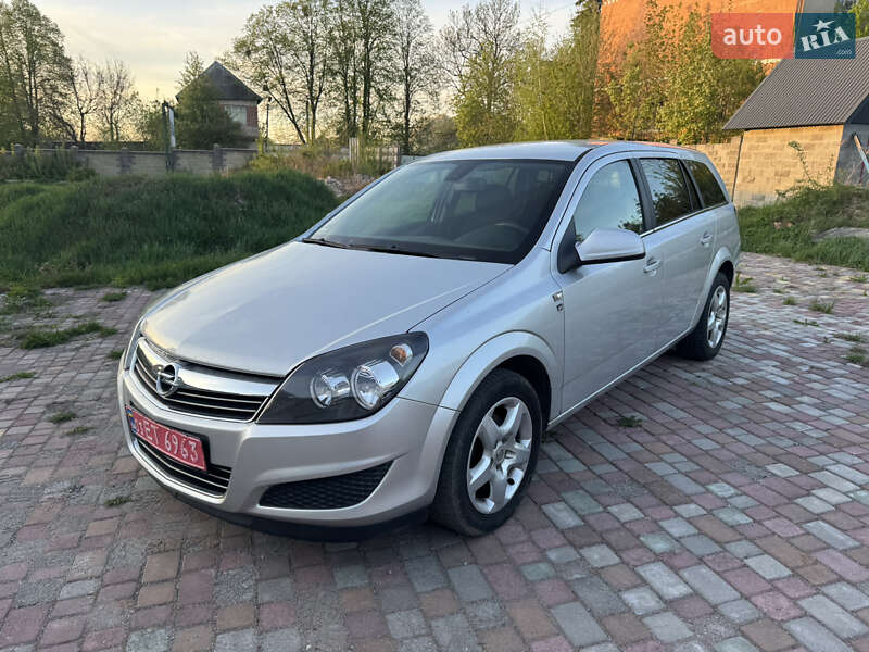 Универсал Opel Astra 2010 в 