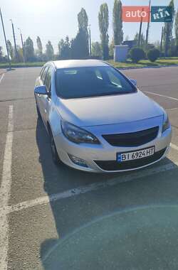 Универсал Opel Astra 2010 в 