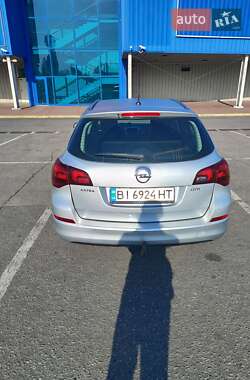 Универсал Opel Astra 2010 в 