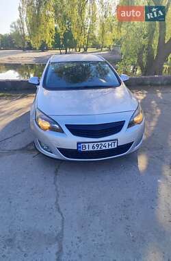 Универсал Opel Astra 2010 в 