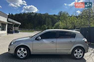 Седан Opel Astra 2005 в Хусте