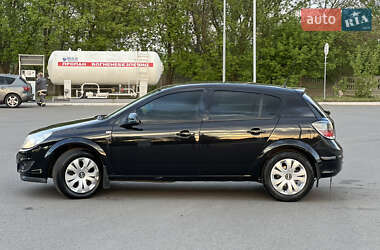 Хетчбек Opel Astra 2011 в 