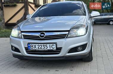 Хэтчбек Opel Astra 2010 в 