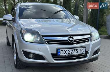 Хэтчбек Opel Astra 2010 в 
