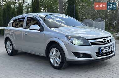 Хэтчбек Opel Astra 2010 в 