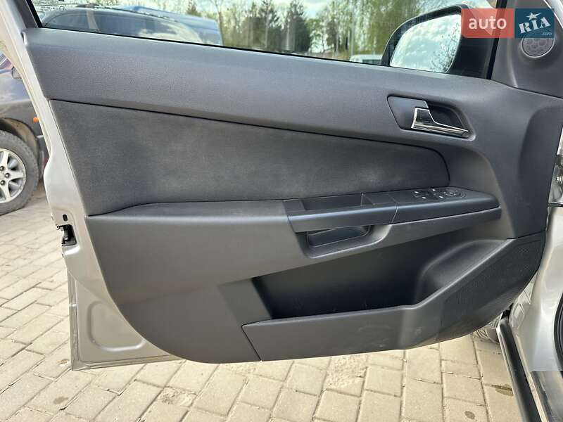 Хетчбек Opel Astra 2010 в Хмельницькому