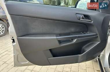 Хэтчбек Opel Astra 2010 в 