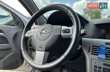 Хэтчбек Opel Astra 2010 в 