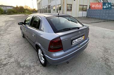 Хэтчбек Opel Astra 2004 в 