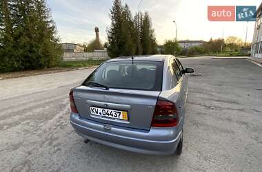 Хэтчбек Opel Astra 2004 в 
