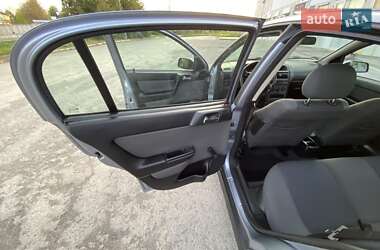 Хэтчбек Opel Astra 2004 в 
