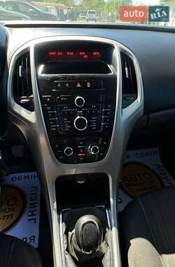 Хэтчбек Opel Astra 2012 в 